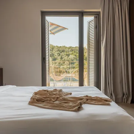 Amphitheatro Boutique Κατομέρι